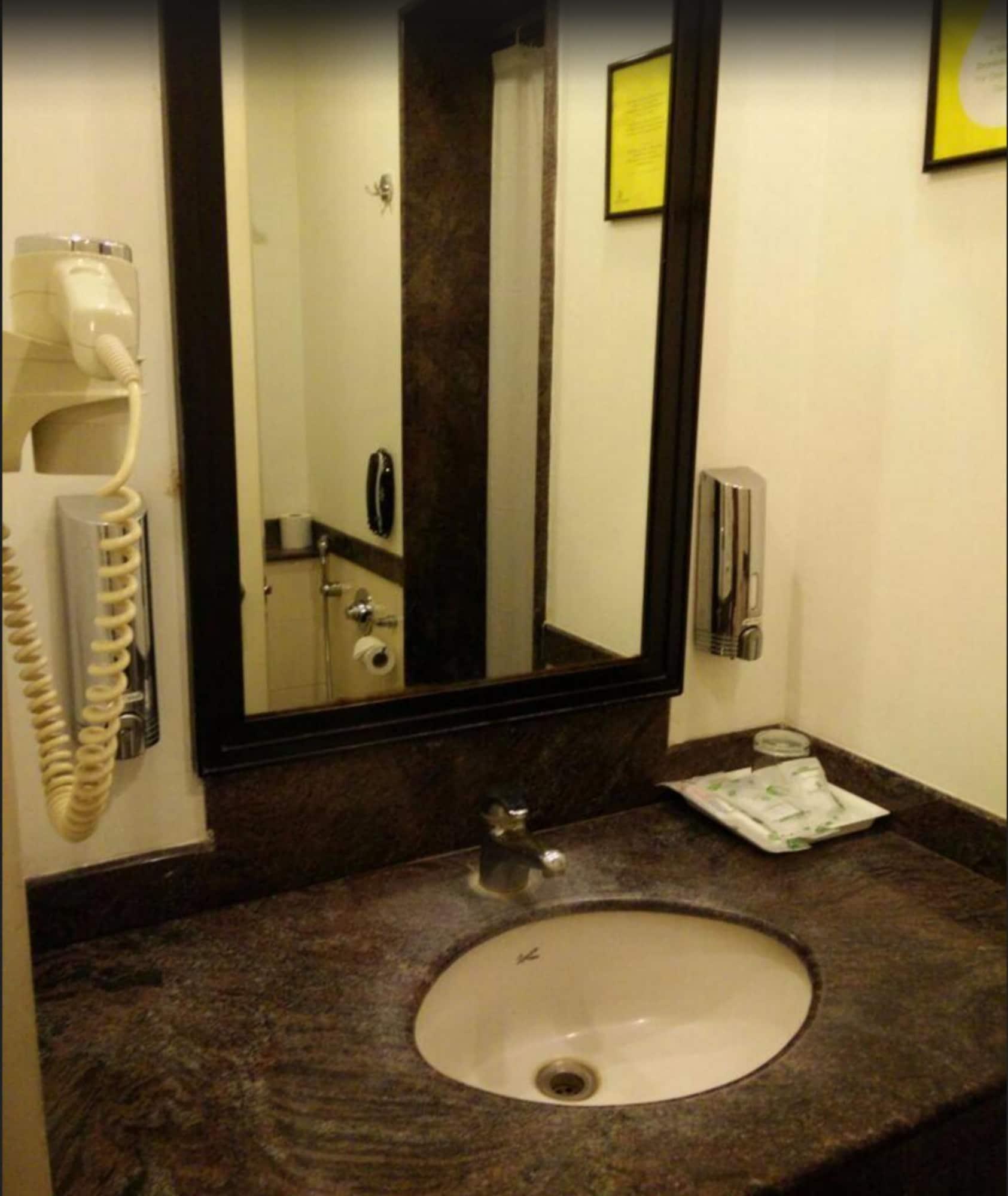 Lemon Tree Hotel, Gachibowli, Хидерабад Екстериор снимка