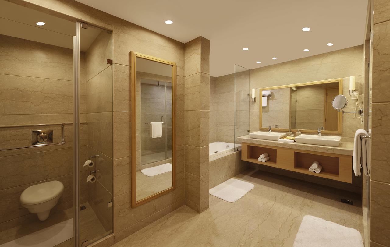 Lemon Tree Hotel, Gachibowli, Хидерабад Екстериор снимка