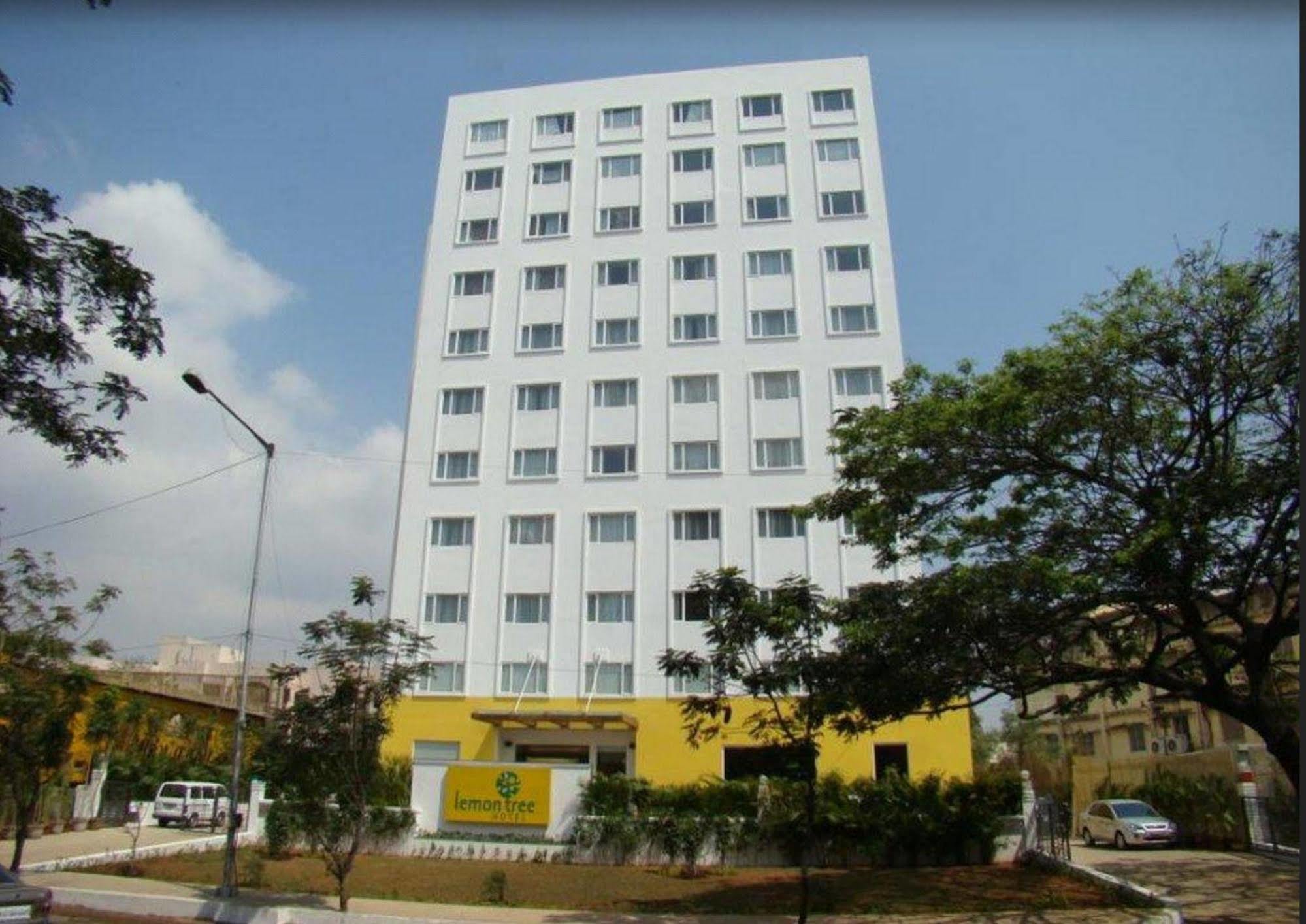 Lemon Tree Hotel, Gachibowli, Хидерабад Екстериор снимка