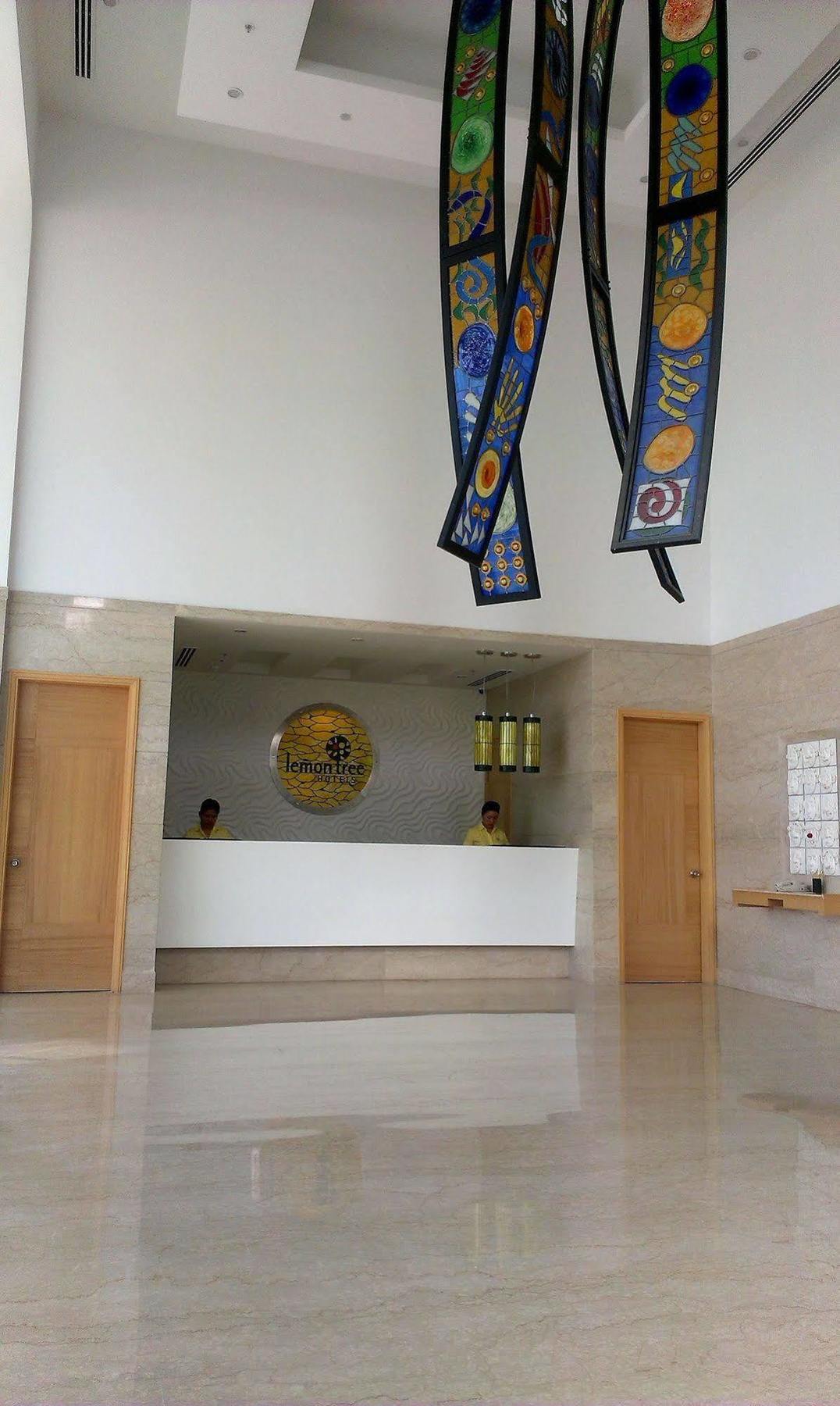 Lemon Tree Hotel, Gachibowli, Хидерабад Екстериор снимка